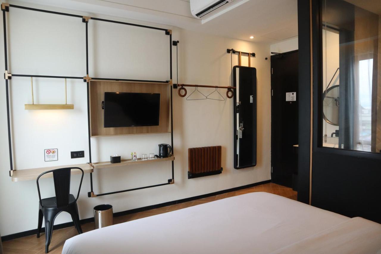 Gaia Hotel Ternate Exterior foto