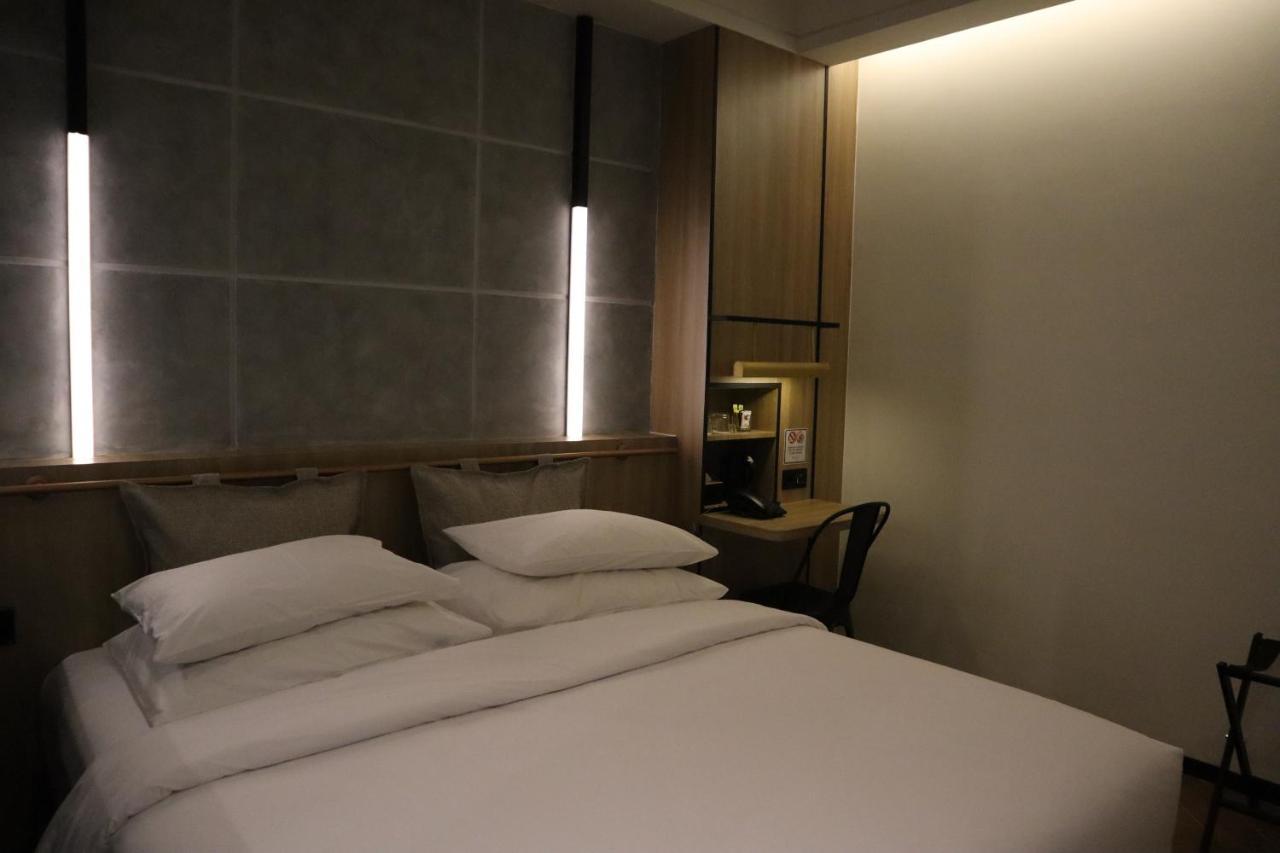 Gaia Hotel Ternate Exterior foto